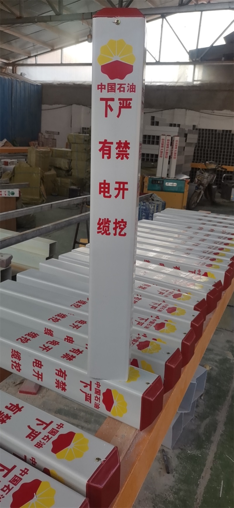 防撞三角柱式轮廓标8柱式轮廓标对我国经济起到了什么作用 